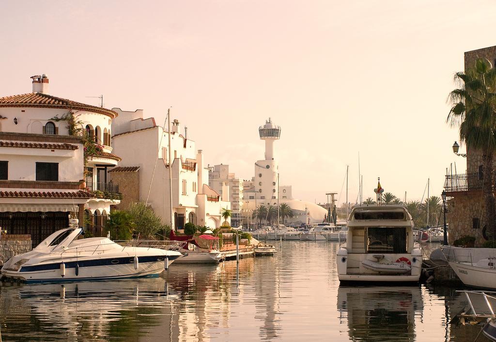 Apartaments Can Gibert Castello  D'Empuries Exteriör bild